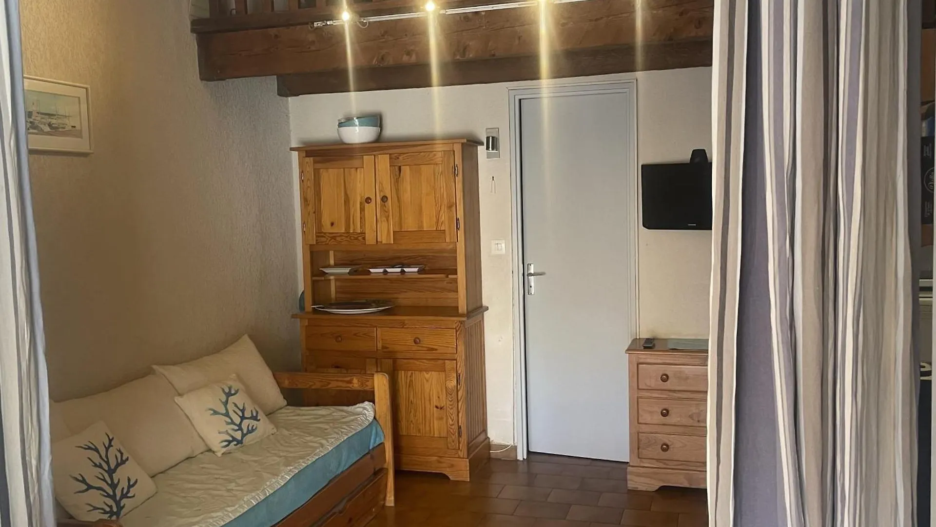 Bright Flat With Large Terrace Διαμέρισμα Bandol